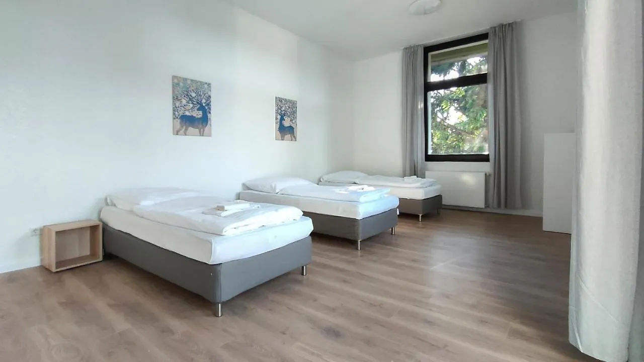 Raj Living - City Apartments With 2 , 3 And 6 Rooms - 15 Min To Messe Dus And Old Town Dus Dusseldorf