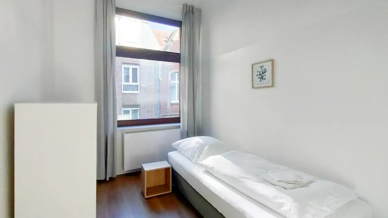 Raj Living - City Apartments With 2 , 3 And 6 Rooms - 15 Min To Messe Dus And Old Town Dus Düsseldorf 0*,