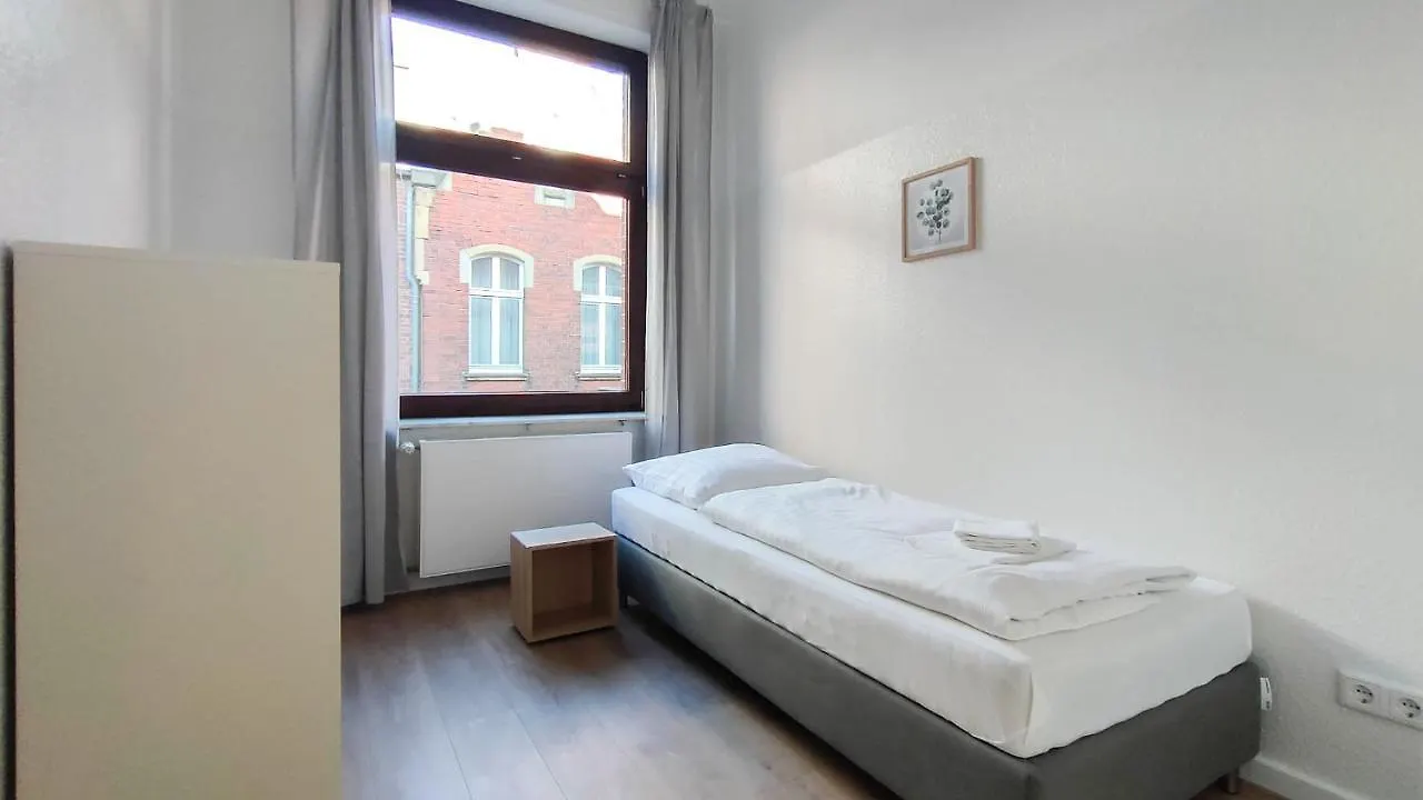 Raj Living - City Apartments With 2 , 3 And 6 Rooms - 15 Min To Messe Dus And Old Town Dus Dusseldorf Germany