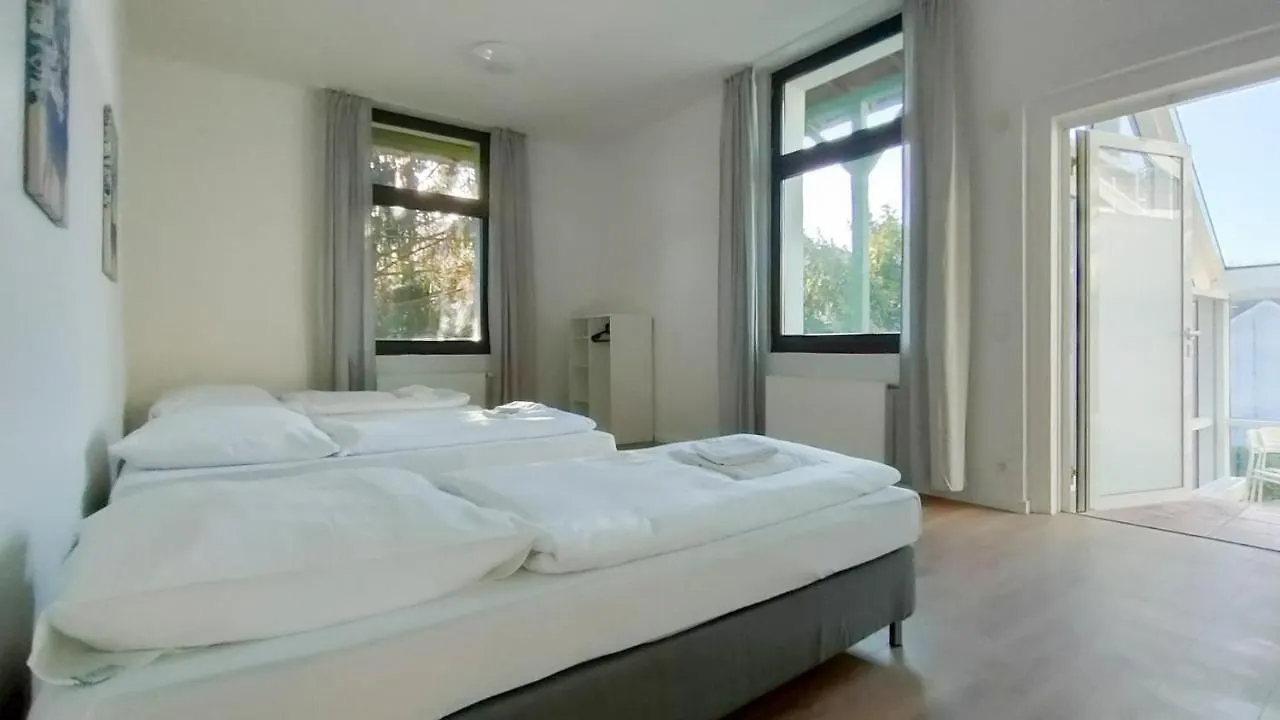 Raj Living - City Apartments With 2 , 3 And 6 Rooms - 15 Min To Messe Dus And Old Town Dus Düsseldorf