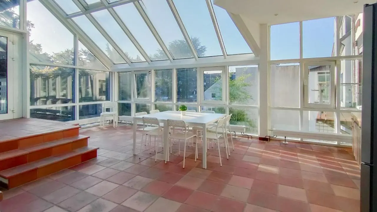 Raj Living - City Apartments With 2 , 3 And 6 Rooms - 15 Min To Messe Dus And Old Town Dus Dusseldorf