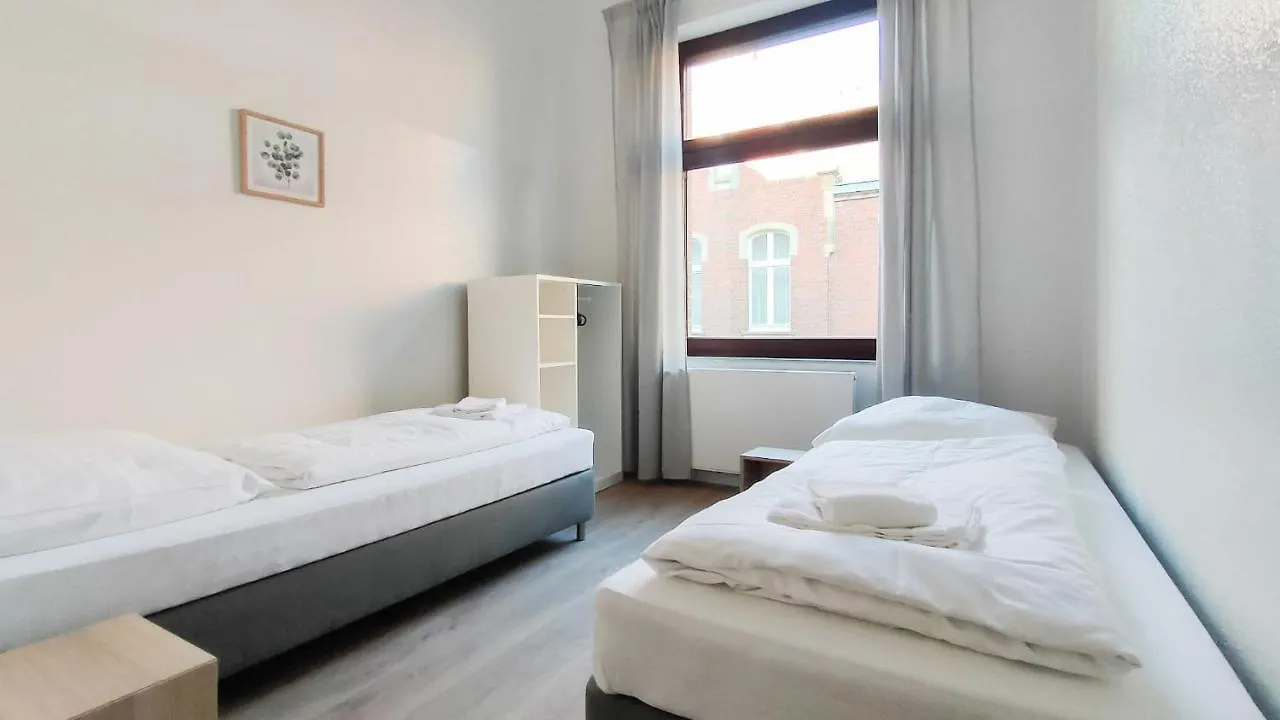Raj Living - City Apartments With 2 , 3 And 6 Rooms - 15 Min To Messe Dus And Old Town Dus Dusseldorf