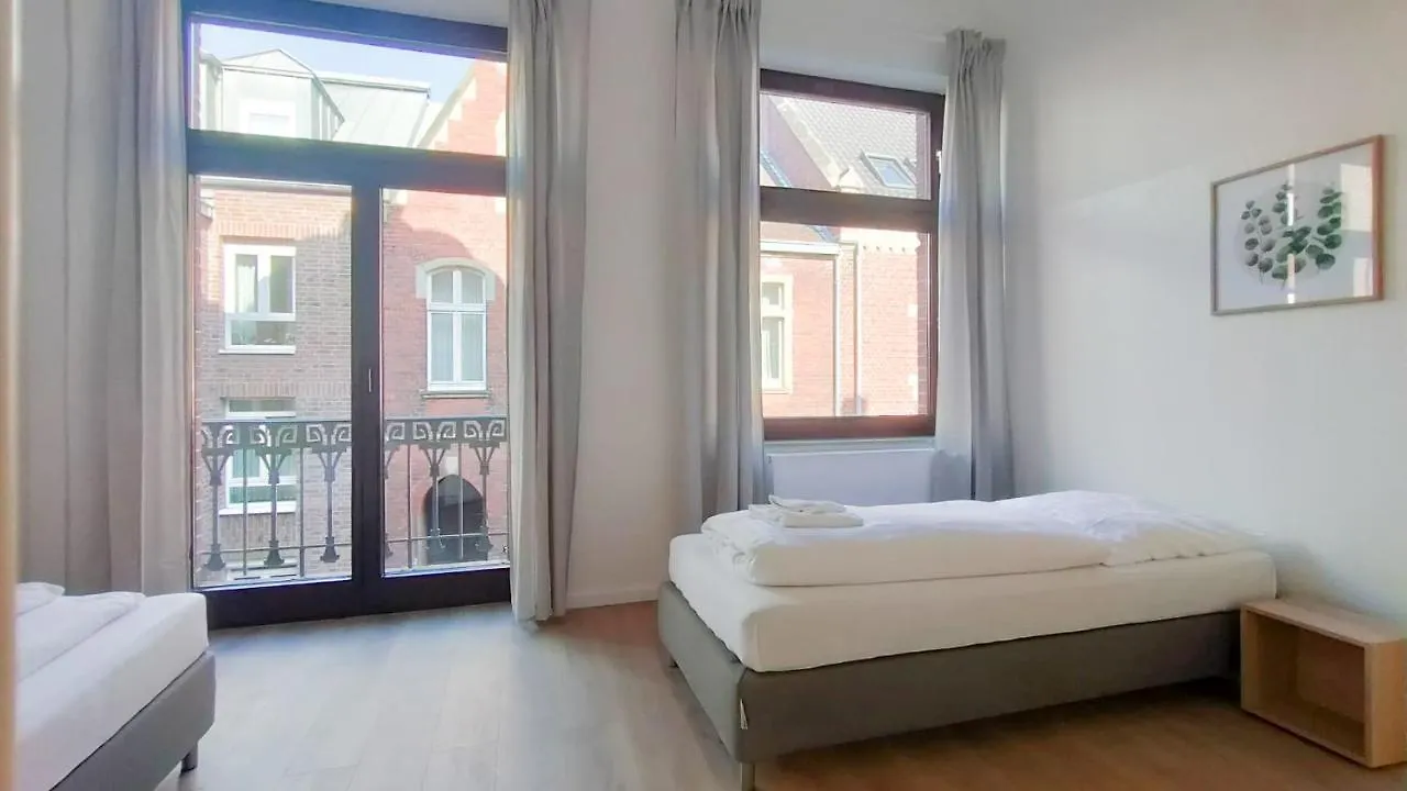 Raj Living - City Apartments With 2 , 3 And 6 Rooms - 15 Min To Messe Dus And Old Town Dus Dusseldorf Germany