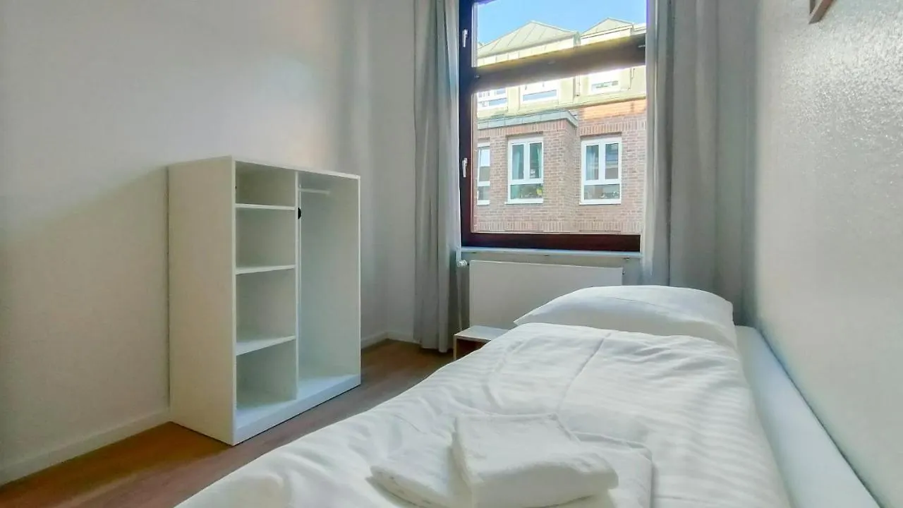 Raj Living - City Apartments With 2 , 3 And 6 Rooms - 15 Min To Messe Dus And Old Town Dus Dusseldorf 0*,