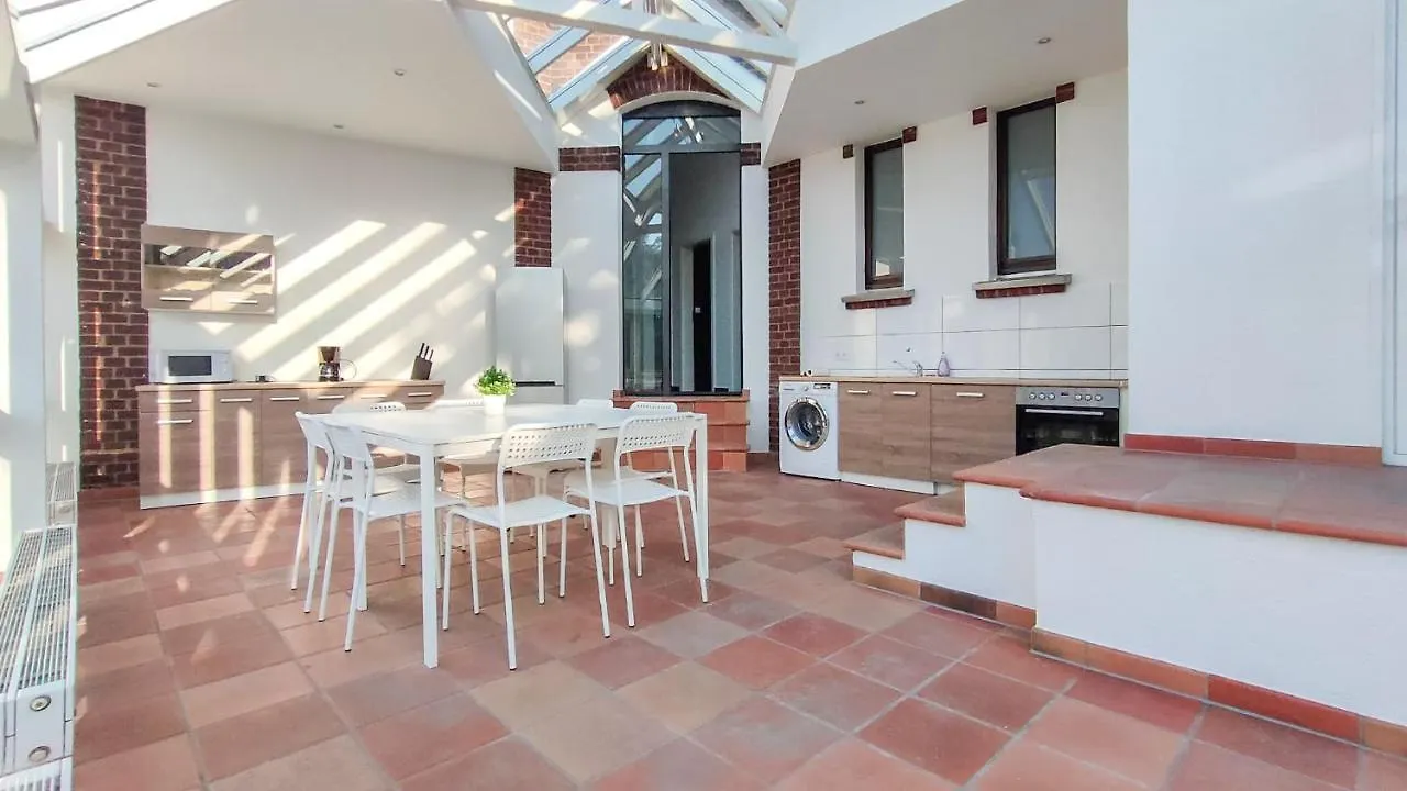 Raj Living - City Apartments With 2 , 3 And 6 Rooms - 15 Min To Messe Dus And Old Town Dus Dusseldorf