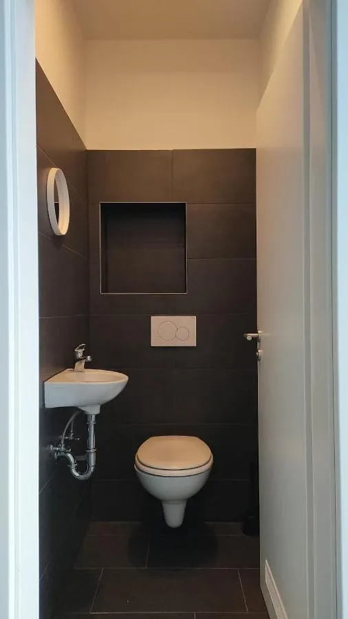 Raj Living - City Apartments With 2 , 3 And 6 Rooms - 15 Min To Messe Dus And Old Town Dus Dusseldorf