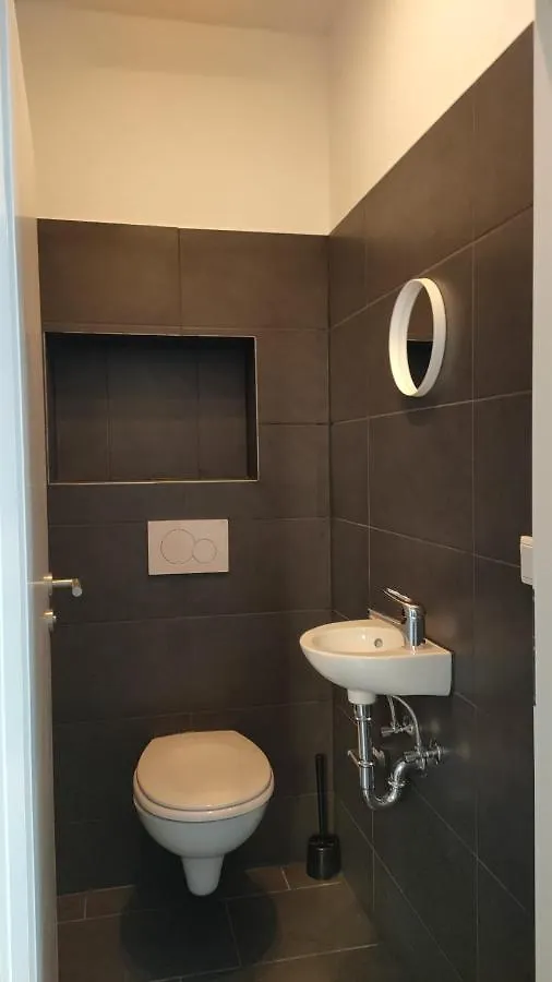 Raj Living - City Apartments With 2 , 3 And 6 Rooms - 15 Min To Messe Dus And Old Town Dus Dusseldorf