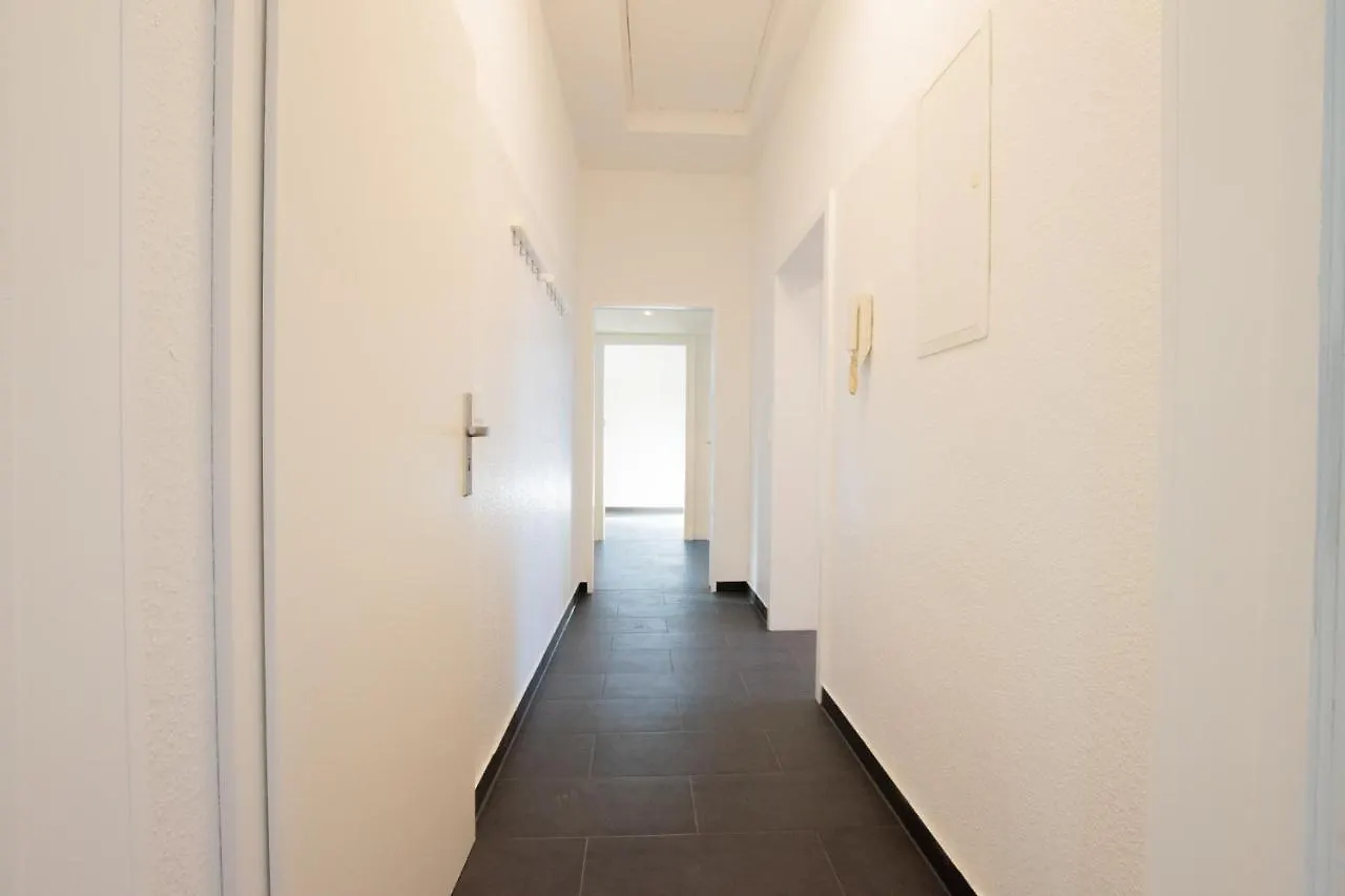 Raj Living - City Apartments With 2 , 3 And 6 Rooms - 15 Min To Messe Dus And Old Town Dus Dusseldorf 0*,  Germany
