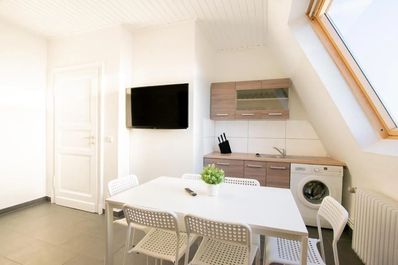 Raj Living - City Apartments With 2 , 3 And 6 Rooms - 15 Min To Messe Dus And Old Town Dus Dusseldorf Germany