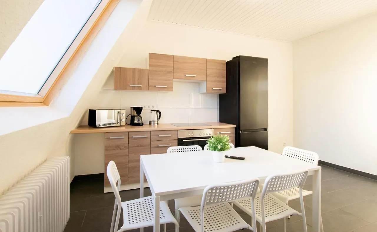 Raj Living - City Apartments With 2 , 3 And 6 Rooms - 15 Min To Messe Dus And Old Town Dus Dusseldorf