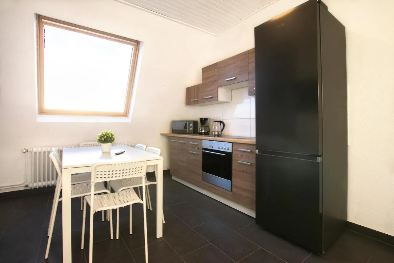 Raj Living - City Apartments With 2 , 3 And 6 Rooms - 15 Min To Messe Dus And Old Town Dus Dusseldorf