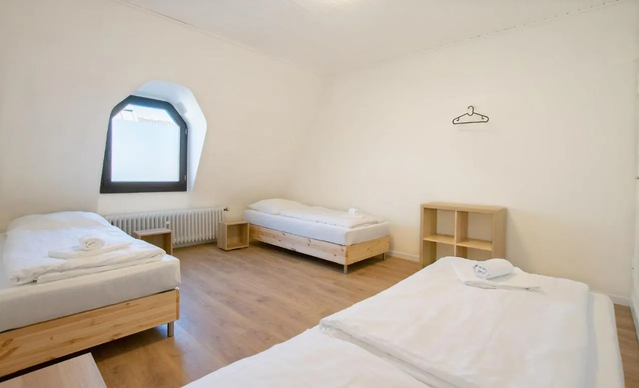 Raj Living - City Apartments With 2 , 3 And 6 Rooms - 15 Min To Messe Dus And Old Town Dus Dusseldorf