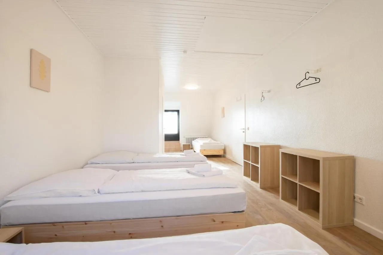 Raj Living - City Apartments With 2 , 3 And 6 Rooms - 15 Min To Messe Dus And Old Town Dus Dusseldorf