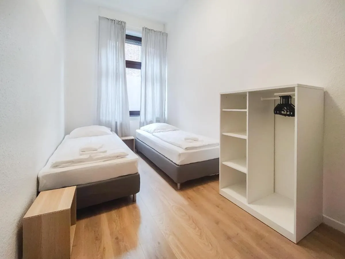 Raj Living - City Apartments With 2 , 3 And 6 Rooms - 15 Min To Messe Dus And Old Town Dus Dusseldorf