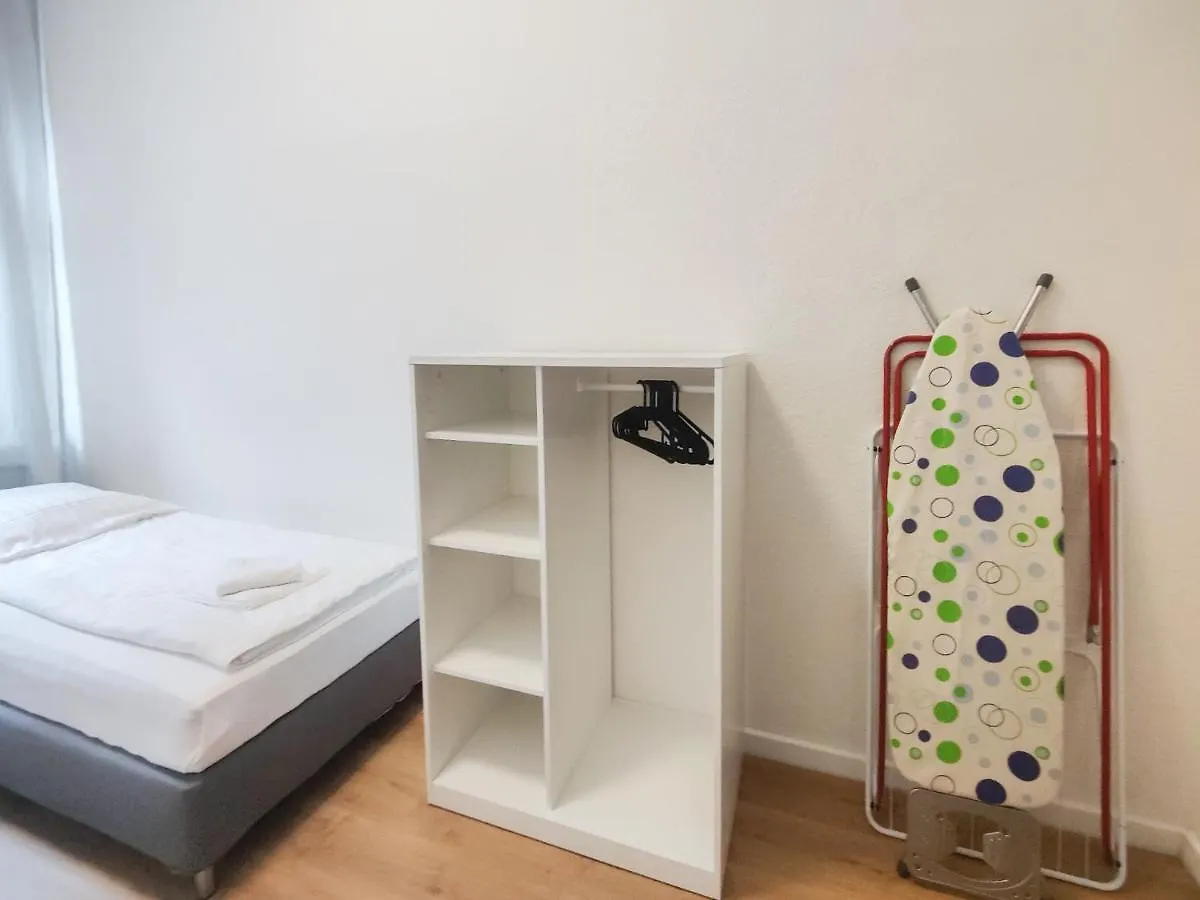 Raj Living - City Apartments With 2 , 3 And 6 Rooms - 15 Min To Messe Dus And Old Town Dus Dusseldorf 0*,  Germany