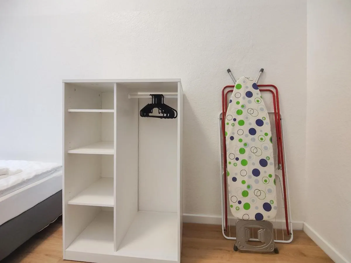 Raj Living - City Apartments With 2 , 3 And 6 Rooms - 15 Min To Messe Dus And Old Town Dus Dusseldorf Germany