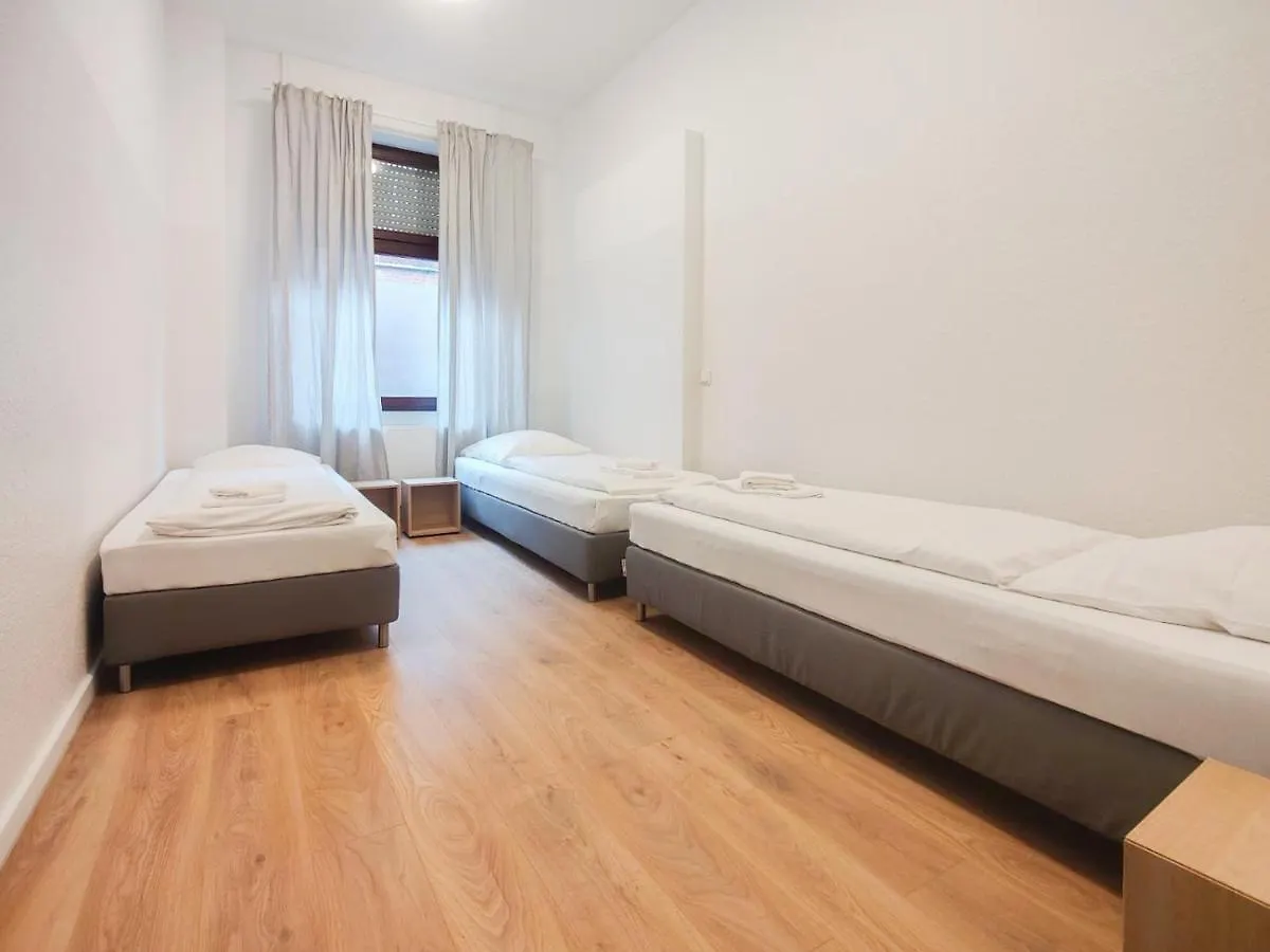Raj Living - City Apartments With 2 , 3 And 6 Rooms - 15 Min To Messe Dus And Old Town Dus Düsseldorf