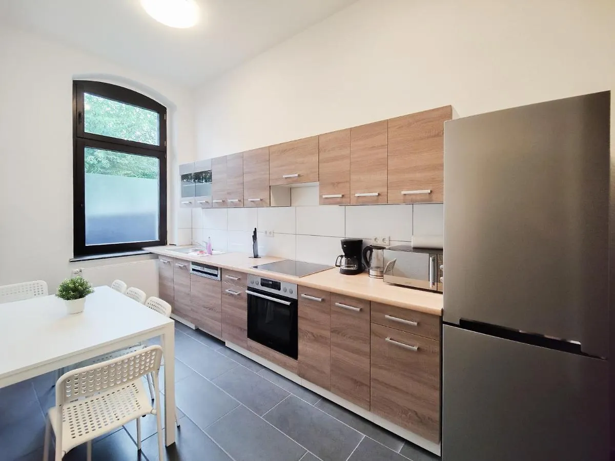 Raj Living - City Apartments With 2 , 3 And 6 Rooms - 15 Min To Messe Dus And Old Town Dus Dusseldorf